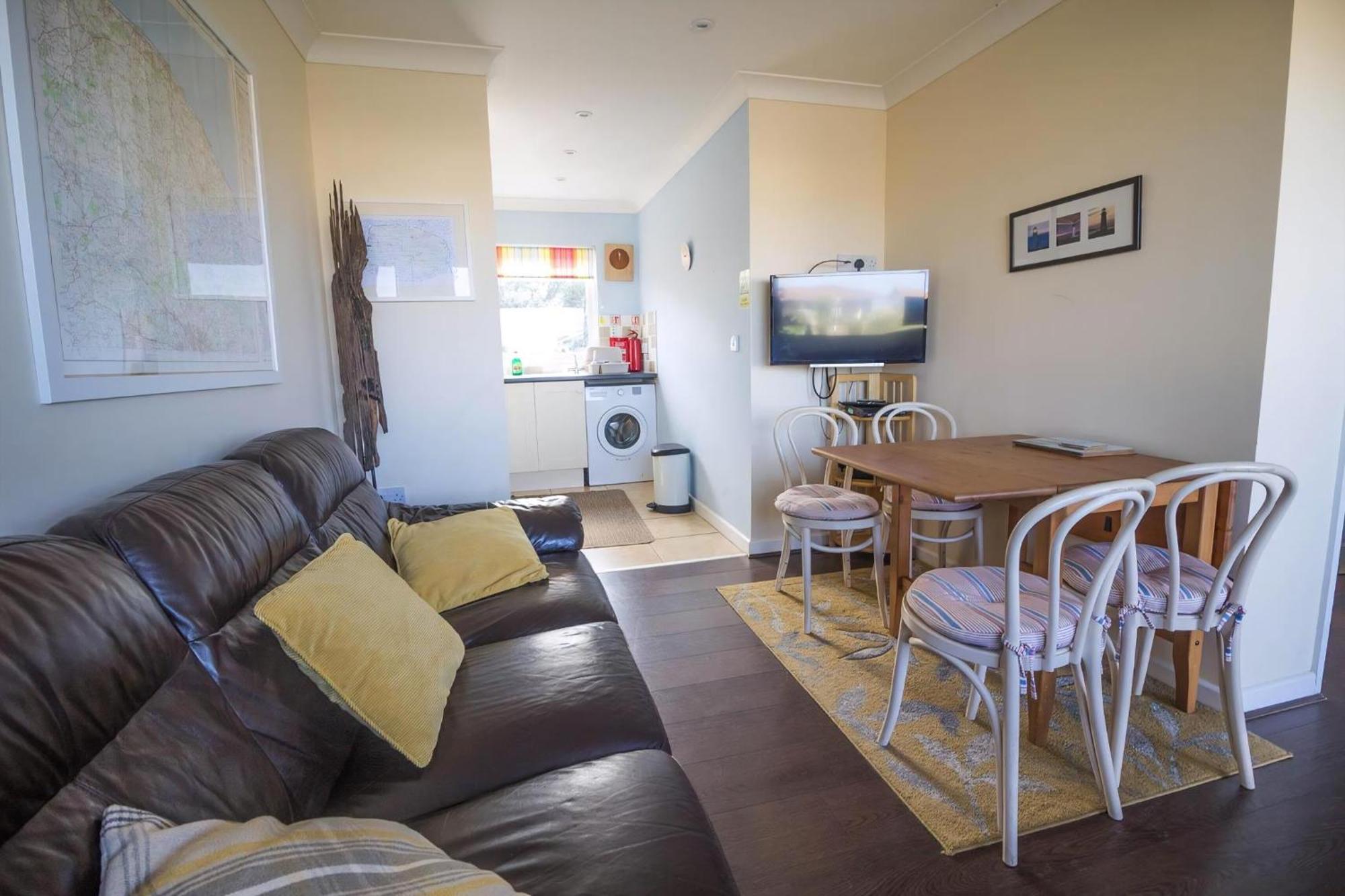 Chalet For Hire At Rainbows End Near A Beautiful Norfolk Beach Ref 31039R Bacton  Exterior foto